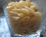 Foto del paso 2 de la receta: Macarrones con níscalos y salchichas