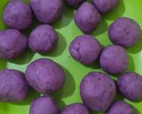 Foto langkah ke 2 dari resep Ball² sweet potato with choco.