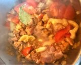Sertéspörkölt sertéslapockából, kuktával készítve recept fázis 3 fotója