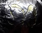 Foto del paso 1 de la receta: Merluza con mariscos en papillote