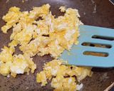Foto langkah ke 3 dari resep 136. Nasi Goreng Telur Margarin.