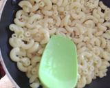 A picture of step 7 of 3 layers pan macaroni.