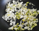 Foto del paso 3 de la receta: Espaguetis con salsa de surimi