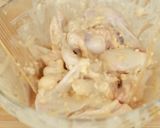Foto langkah ke 1 dari resep Sayap Ayam Goreng dengan Oseng Bawang Devina Hermawan.