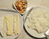 Foto del paso 3 de la receta Tostas de pechuga de pavo y queso brie con cebolla, nueces y piñones caramelizados