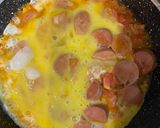 صورة لخطوة 3 من وصفة بيض بالنقانق 🍳