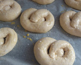 Foto del paso 6 de la receta: Pan salado (pretzels)