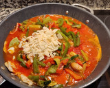 Foto del paso 9 de la receta: Merluza en salsa de tomate y verduras con queso