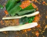 Foto langkah ke 2 dari resep Tumis Kangkung Bunga Pepaya.
