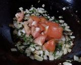 Foto langkah ke 4 dari resep Tumis Telur Tomat Super Praktis.