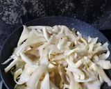 Foto langkah ke 3 dari resep Tumis Jamur Tiram.