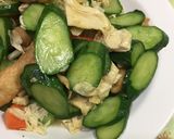 新鮮小黃瓜炒甜不辣及豆皮的食譜步驟2照片