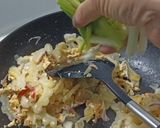 Foto langkah ke 5 dari resep Tumis Pare Orak Arik Telur.