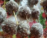 A picture of step 4 of Coconut chocolate lolipops 😃.
