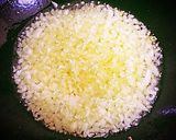 Foto langkah ke 1 dari resep Telur Ceplok Minyak Bawang Pontianak Viral.