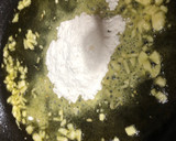 Foto del paso 4 de la receta: Rape y merluza en salsa de ajo y vino blanco