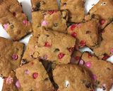 A picture of step 10 of M&M Cookie Bars.