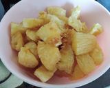 Foto langkah ke 2 dari resep Singkong Goreng "Bawang Putih".
