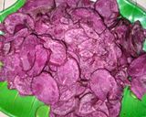 Foto langkah ke 2 dari resep Keripik Ubi Ungu.