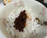 Hình bước làm 3 của món Phở Trộn Sốt Nấm Hương