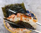 Foto langkah ke 5 dari resep Salmon Rice Tobiko.