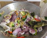 Foto langkah ke 2 dari resep Cumi saus tiram.