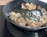 Foto del paso 2 de la receta: Tintorera en salsa, con setas