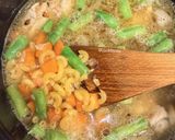 Foto langkah ke 4 dari resep Sop Ayam dengan Makaroni.
