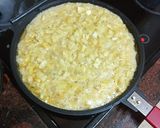 Foto del paso 3 de la receta Tortilla de papas con cebolla y ensalada de tomate