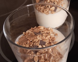Foto del paso 1 de la receta: Yogurt con mango y muesli, quinoa, chía, y chocolate negro