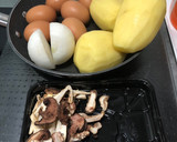 Foto del paso 1 de la receta: Tortilla de patatas con setas