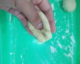 Foto langkah ke 3 dari resep *Donat Kampung Varian Topping (IRIT BAHAN+No Mixer).