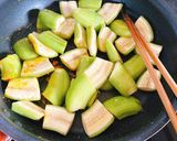 Hình bước làm 4 của món Chuối xanh om tảo xoắn