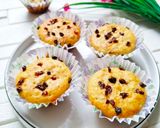 Foto langkah ke 6 dari resep Muffin Pisang Topping Cranberry.