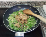 Foto del paso 2 de la receta: Guisantes con huevo