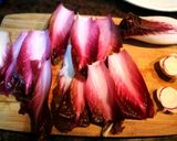 Foto del paso 1 de la receta: Endivias a dos quesos con aderezo de frutos secos y albahaca
