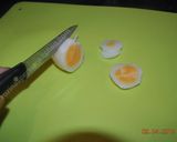A picture of step 4 of Frozen Fried Egg  نیمرو با تخم مرغ یخ زده.