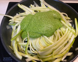 Foto del paso 5 de la receta: Espaguetis y pesto de calabacín