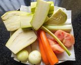 Foto del paso 1 de la receta: Traseros de pollo al horno con verduritas
