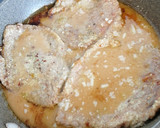 Foto del paso 9 de la receta: Escalopines de ternera con salsa de cebolla caramelizada y reducción de Pedro Ximénez