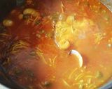 Foto del paso 3 de la receta Fideos con cazón, almejas y gambas en amarillo