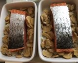Une image de l'étape 3 de Pavés de saumon sauvage au lait de coco,champignons,tomates cerises,oignon et aneth.