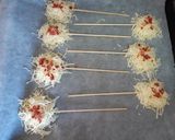 Foto del paso 2 de la receta Piruletas de queso con virutas de jamón