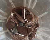 A picture of step 1 of Oreo milkshake.