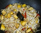 Foto langkah ke 4 dari resep 42.) Tumis touge tahu.