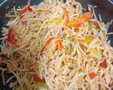 A picture of step 4 of Colourful Schezwan Noodles.