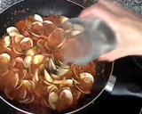 Foto del paso 4 de la receta: Almejas con piñones y salsa de tomates secos