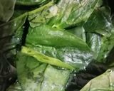 Foto del paso 1 de la receta: Tortitas de espinaca en Chile rojo
