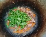 Foto langkah ke 2 dari resep Tumis Wortel Buncis Ayam.