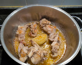 Foto del paso 2 de la receta: Conejo guisado con patatas y pimiento verde